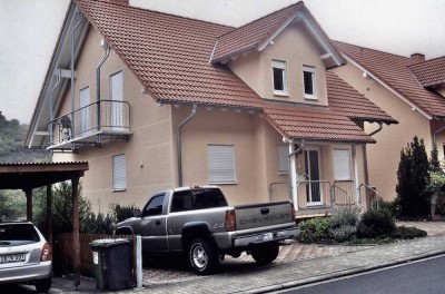 Schöne 5-Zimmer-Wohnung mit Balkon und Einbauküche in Winnweiler