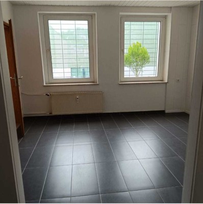 Großzügige 2,5 Zimmer - Wohnung -stadtnah mit guter Infrastruktur