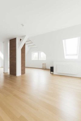 Großzügige DG-Wohnung in Toplage Rüttenscheid – Loggia, Parkett, Altbau, bezugsfrei