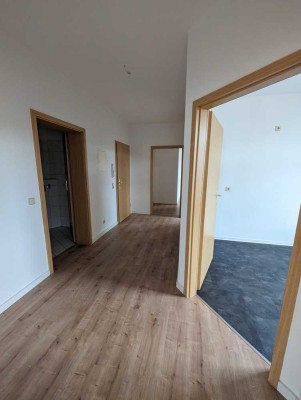 ++ Traumhaft ++ Schön renovierte 2,5 Zimmer Wohnung mit großartiger Aussicht ++