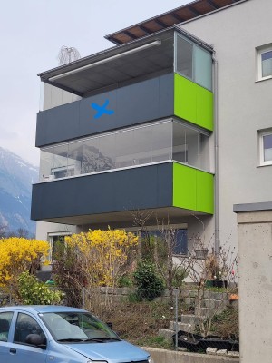 Zentrumsnahe und topausgestattete Neubauwohnung mit Balkon und Tiefgarage in Hall
