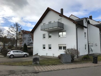 Sonnige 2-Zi.-DG-Wohnung mit großem S/O-Balkon in Laupheim (Friedrich-Adler-Strasse)