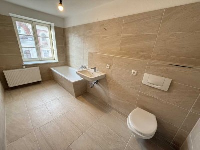 Frisch hergerichtete Singlewohnung sucht neuen Mieter! Zentral gelegen, mit Tageslicht-Wannenbad!