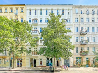Wohnen im Herzen von Prenzlauer Berg – Familienfreundliche Altbauwohnung mit 2 Balkonen auf 150 m²