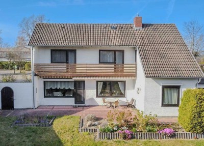 Freistehendes Einfamilienhaus auf großem Erbpachtgrundstück