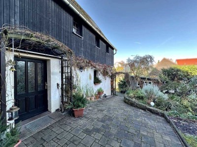 "Charme trifft Effizienz: Historisches Wohnhaus (ca. 1750) mit Wärmepumpe, Solarthermie & Glasfaser"