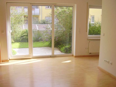 zentrales, helles 1,5-Zimmer-Appartement mit Wohnküche und Terrasse