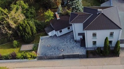 Neuwertiges 4-Zimmer-Einfamilienhaus möbliert, mit gehobener Innenausstattung und EBK in Halbe