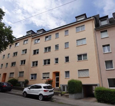 HELL UND GEMÜTLICH – 2 ZIMMER- DACHGESCHOSSWOHNUNG – GARAGE MÖGLICH