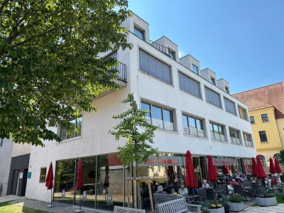 Exkl. ausgest. 3,5 - 4 Zimmer-Galeriewohnung m. EBK u. Balkon in erstklassiger Lage