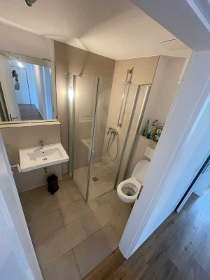 Neuwertige 2-Zimmer Wohnung mit Balkon im 4. OG in Hamburg-Rotherbaum