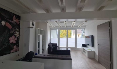 Möbliertes WG Zimmer mit Süd-Balkon – 29m² in zentraler 5er-WG in München (auch für 2 Personen)