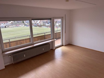 Geschmackvolle 2-Raum-Wohnung mit Balkon und Einbauküche in Marburg