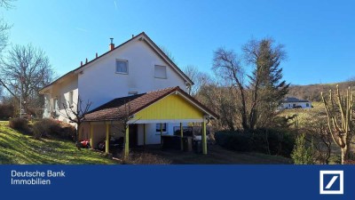 Attraktives Haus mit drei Wohnungen,  viel Nutzfläche und großem Grundstück in Meckenbach
