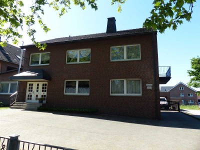 Großes Grundstück mit Zweifamilienhaus und viel Platz fürs Hobby oder Gewerbe
