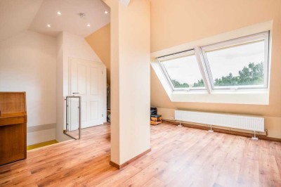 Ihr neues Zuhause vor den Toren Berlins – Stilvolle Doppelhaushälfte in Schönefeld!