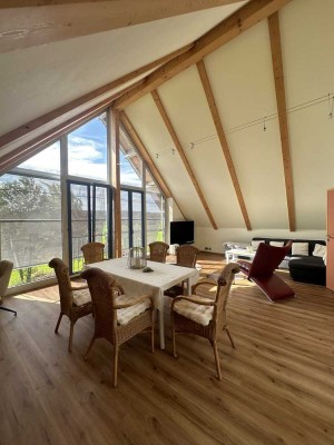 Gemütliche 2-Zimmer-Wohnung mit großer Garage und Grünblick in ruhiger Lage