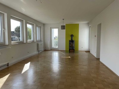 Helle 5-Zimmer (Nichtraucher-) Wohnung mit Kaminofen in Brauweiler