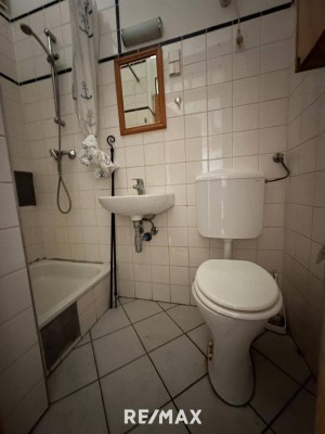 kleine 1-Zimmer Altbauwohnung mit Sanierungsbedarf