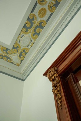 Hanseatisches Wohnen mit Weserblick: Stilvolle Beletage mit Wintergarten & Balkon am Osterdeich