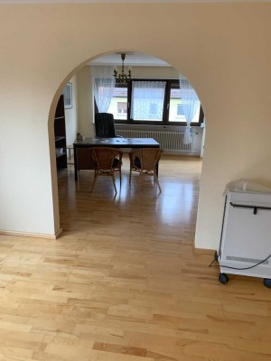 Attraktive und gepflegte 3,5-Zimmer-Wohnung mit gehobener Innenausstattung mit EBK in Neckargemünd