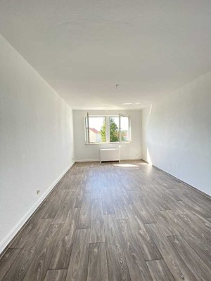 Sanierte, helle 2-Zimmer-Wohnung mit Garten, Garage und Stellplatz!