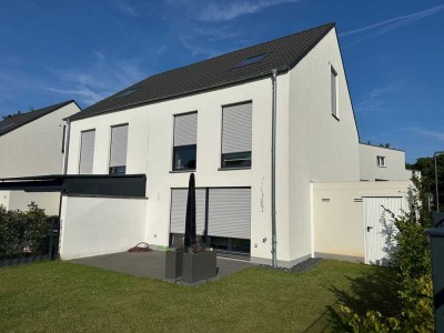Einfamilienhaus in familienfreundlicher Lage! Energieeffizient, modern, mit Garten und Garage