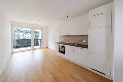 SOFORT VERFÜGBAR: Lichtdurchflutete 3-Zimmer-Wohnung mit großer Terrasse in Toplage