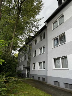 Feine 3-Zimmer-Wohnung mit EBK und kleinem Wintergarten