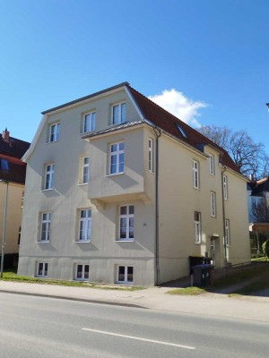 Großzügige, gut geschnittene 2-Zimmer-Wohnung mit Balkon