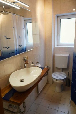 Schöne 3-Zimmer-Erdgeschosswohnung mit Terrasse und Einbauküche in Planegg