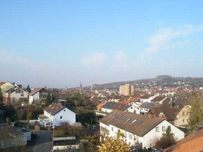 Schöne 3,5-Zi.-Wohnung in ruhiger Lage mit riesiger Terrasse und toller Aussicht