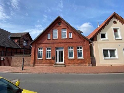 Solides Wohnhaus mit Ausbaupotenzial in ruhiger Seitenstraße