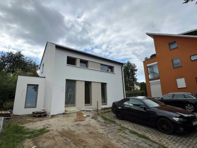 Charmantes Einfamilienhaus mit hochwertiger Ausstattung und Garten