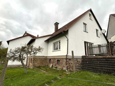 Einfamilienhaus mit Doppelgarage in zentraler Lage