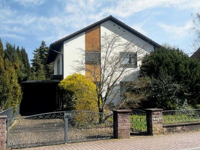 Freistehendes Einfamilienhaus auf großem Grundstück mit Garage in guter Wohnlage, top Anbindung