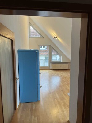 Exklusive 2,5-Raum-Dachgeschosswohnung mit Einbauküche in Bietigheim-Bissingen