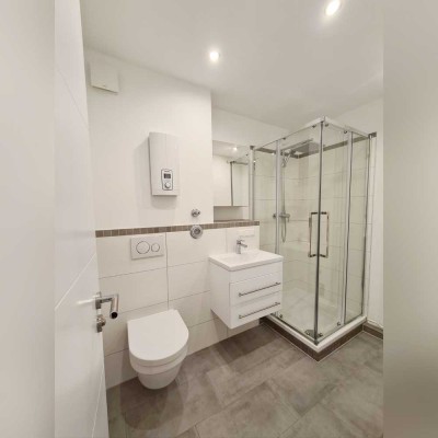 Hochwertig sanierte, helle 4-Zimmer Wohnung m. Balkon, Esszimmer und eigenem Stellplatz