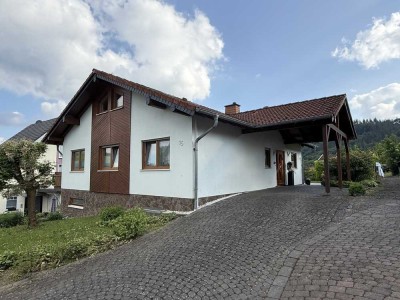 Großzügiges Familienhaus mit tollem Blick in ruhiger Lage – ideal für mehrere Generationen