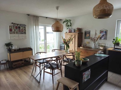 Top moderne, geräumige Wohnung über 2 Etagen mit Loggia