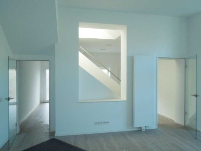 Lichtdurchflutete Maisonette mit eigenem Eingang und eigenem Keller im Haus-im-Haus-Stil