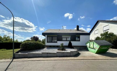 /Freistehender Bungalow mit traumhaftem Garten und Südlage/