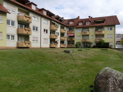 Attraktive und gepflegte 3-Raum-DG-Wohnung mit Balkon in Aschaffenburg - drei Zimmer Wohnung