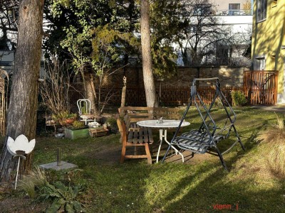 UNBEFRISTET und Nähe Bahnhof - nette 2-Zimmer-Wohnung, separate Küche mit kleinem Essplatz, Gartennutzung