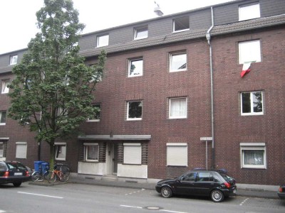 Ansprechende und vollst. renovierte 2-Zimmer-Wohnung mit geh. Innenausstattung mit Balkon