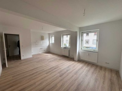 Helle, renovierte 2-Zimmer-Wohnung mit großer Wohnküche und Tageslichtbad in ruhiger Lage | SZ-Bad