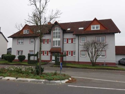 Schöne 2 Zimmer-Wohnung (Dachgeschoss) in Hanau/ Klein-Auheim