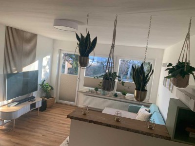 Modern möbliertes Apartment mit Balkon ins Grüne
