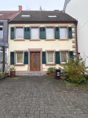 Einfamilienhaus auf drei Etagen in zentraler Lage von Losheim am See