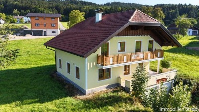 Großzügiges Einfamilienhaus mit Sanierungsbedarf in Naturlage von Lochen am See